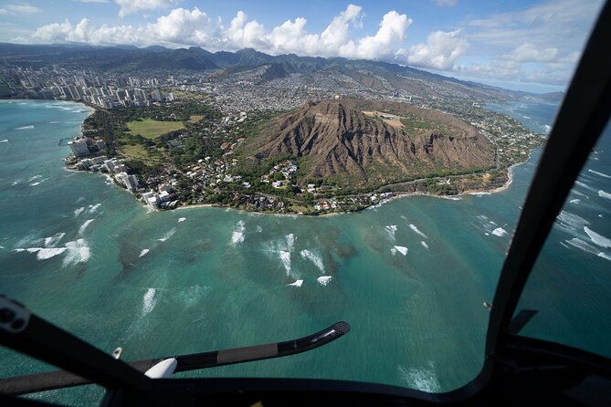 18 Minutes PRIVATE Helicopter Tour in Honolulu - South shore harbors and beaches: where the city’s design shows