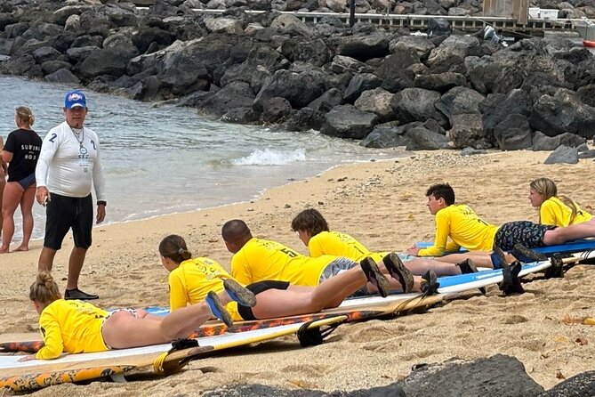 60 to 90 minutes Open Book Surfing Lesson with Certified Guide - Gear is included: what that changes for your planning