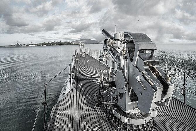 Battleships of WWII at Pearl Harbor from Waikiki - Old Honolulu stops: Punchbowl and Iolani Palace in one day