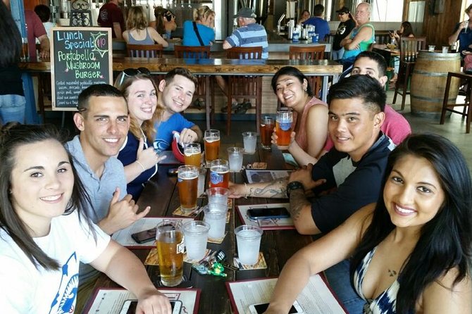 Beer Lover's Bike Tour of Honolulu - Learning street art while you bike through Honolulu