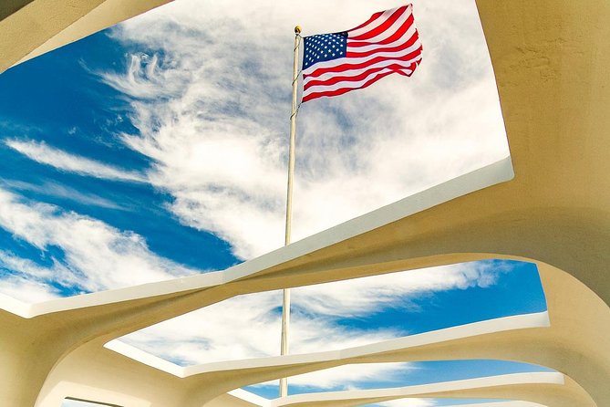 Best of Oahu: Pearl Harbor & Oahu Circle Island Tour from Waikiki - Tropical Farms macadamia stop: samples, coffee, and a quick reset