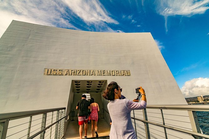 Best Of Pearl Harbor: The Complete Experience Tour - Meeting your guide: pickup that saves time, and what to do outside Waikiki