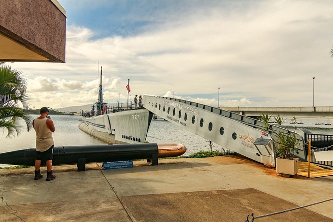 Best Of Pearl Harbor: USS Arizona Memorial & Historic Honolulu - Iolani Palace and the Kamehameha Statue: Honolulu Landmarks That Add Balance