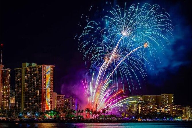 Board from Waikiki Beach for Friday Night Fireworks Sail on Hāwea - Quick Take on the Hāwea Fireworks Sail