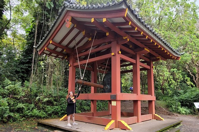 Byodo Temple and Waimea Botanical Garden Tour - Tropical Farms Macadamia Nut Outlet: easy souvenirs and a restroom break