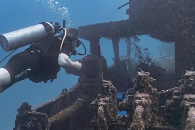 Certified Divers: Best 2-Tank Wrecks & Reef Boat Dive All Inclusive From Waikiki - Sea Tiger, YO-257, or San Pedro: what changes when the wreck changes