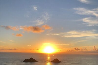Diamond head crater trail , Sightseeing & South Side beach day - Lunch on your own: how to spend that break wisely