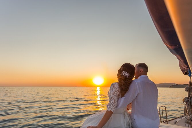 Diamond Head Sunset Sail - Wildlife spotting: dolphins, turtles, and whales in season
