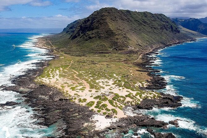 Famed North Shore Tour - Sunset Beach Park and the Ehukai Pillbox: Pipeline Season Energy and WW2 Views