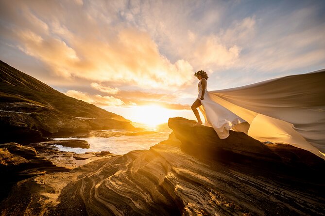 Flying Dress Photoshoot on Oahu - Your 90-minute photoshoot: posing with wind and confidence