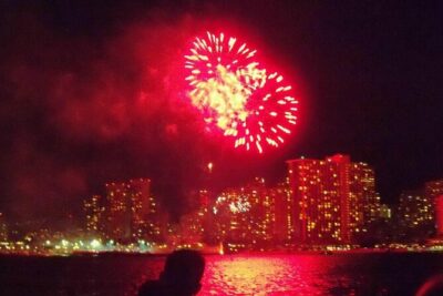 Friday Fireworks Dinner Sail from the Hilton Hawaiian Village - Getting on board: 6:00 pm timing, meeting point, and what to expect