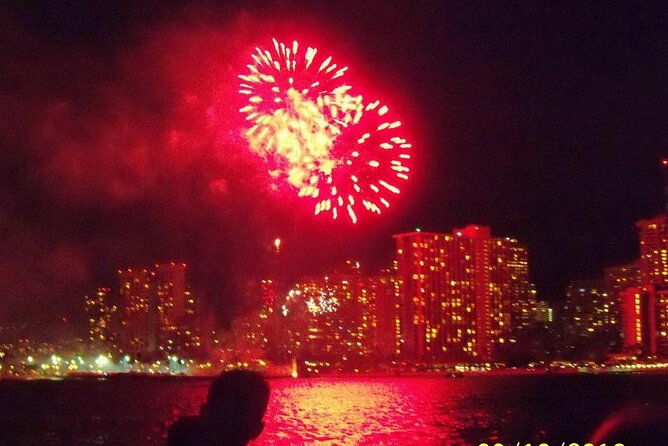 Friday Fireworks Dinner Sail from the Hilton Hawaiian Village - Queen’s Beach and Waikiki at sunset: where the cruise earns its keep