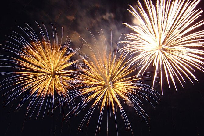 Friday Fireworks Dinner Sail from the Hilton Hawaiian Village - The onboard feel: crowd size, comfort, and service