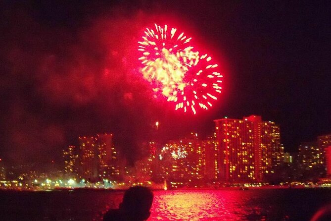 Friday Fireworks Dinner Sail from the Hilton Hawaiian Village - Getting on board: 6:00 pm timing, meeting point, and what to expect