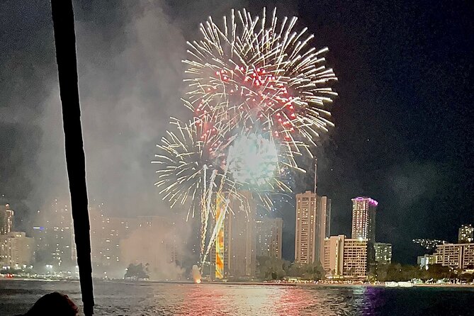 Friday Night Firework Cruise in Waikiki - Seats, Groups, and the One Thing You Can Control
