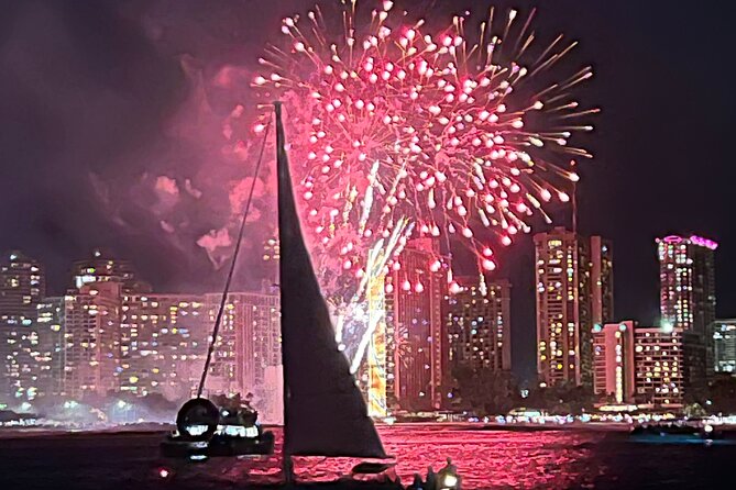 Friday Night Waikiki Fireworks Cruise - Cruise Stop 1: Waikiki Beach for city-light views