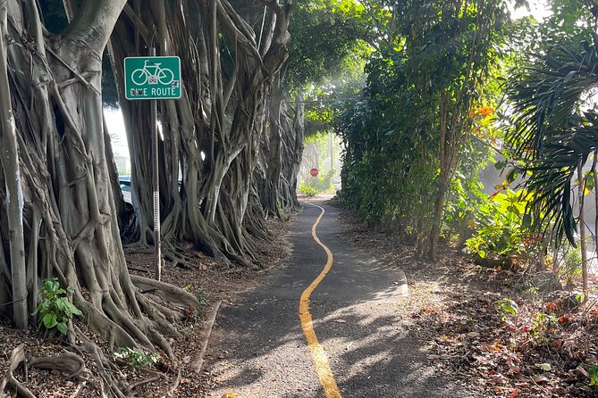 Guided E-Bike Tour in North Shore - Kaiaka Bay Beach Park: calm waters and scenic breathing room