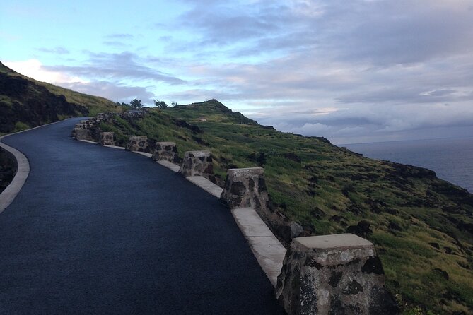 Half-Day Hiking Tour to Diamond Head and Makapuu Lighthouse - Stop 2: Makapu’u Lighthouse trail, viewpoints, and whale timing
