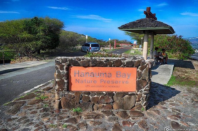Hanauma Bay Experience with Admission Ticket and Equipment - Group size: up to 50 people, so come organized