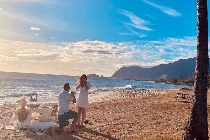 Hawaii Beach Picnic Date - Oceanfront Sunset Romance at Ala Moana Beach