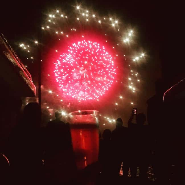 Honolulu: 1-Hour Friday Night Fireworks Cruise with Drinks - Waikiki + Ala Moana views you’ll actually notice
