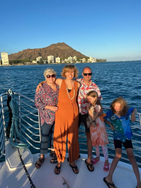 Honolulu: Deluxe Waikiki Snorkel and Wildlife Cruise - 1.5 hours of snorkeling near coral reef: gear included, pressure optional
