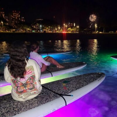 Honolulu: Fireworks Glow and Flow Yoga Class - SUP Board + LED Lights: The Visual Magic That Changes the Yoga