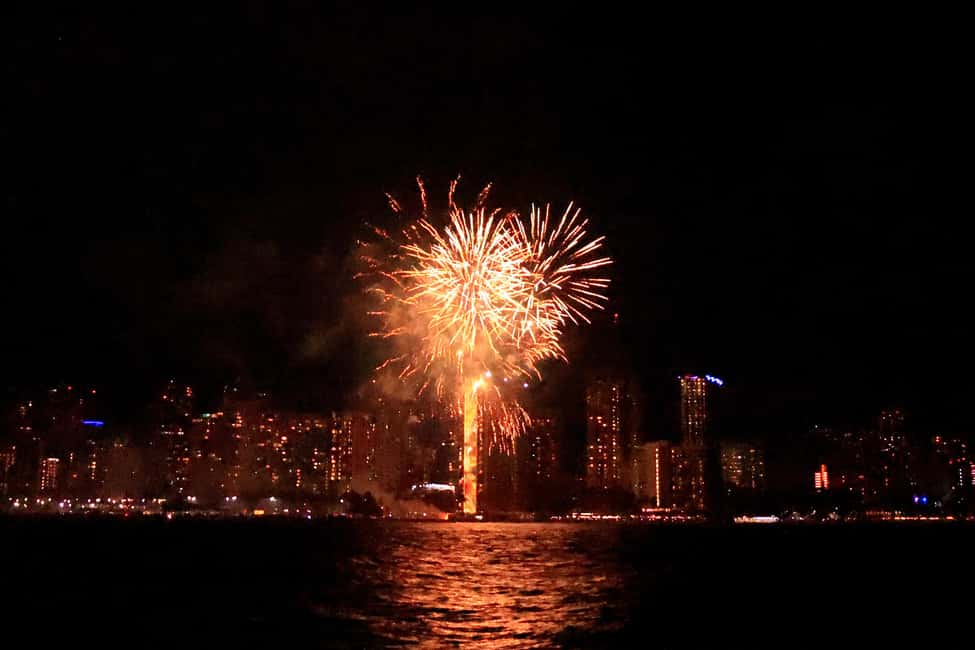 Honolulu: Friday Night Fireworks Cruise with Music - Tips to Make Your Night Smooth (Not Stressful)
