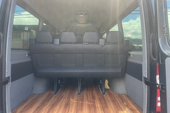 Honolulu Harbor Cruise Terminal Transfer by Luxury Vehicle - How communication reduces stress (and why it matters at the airport)