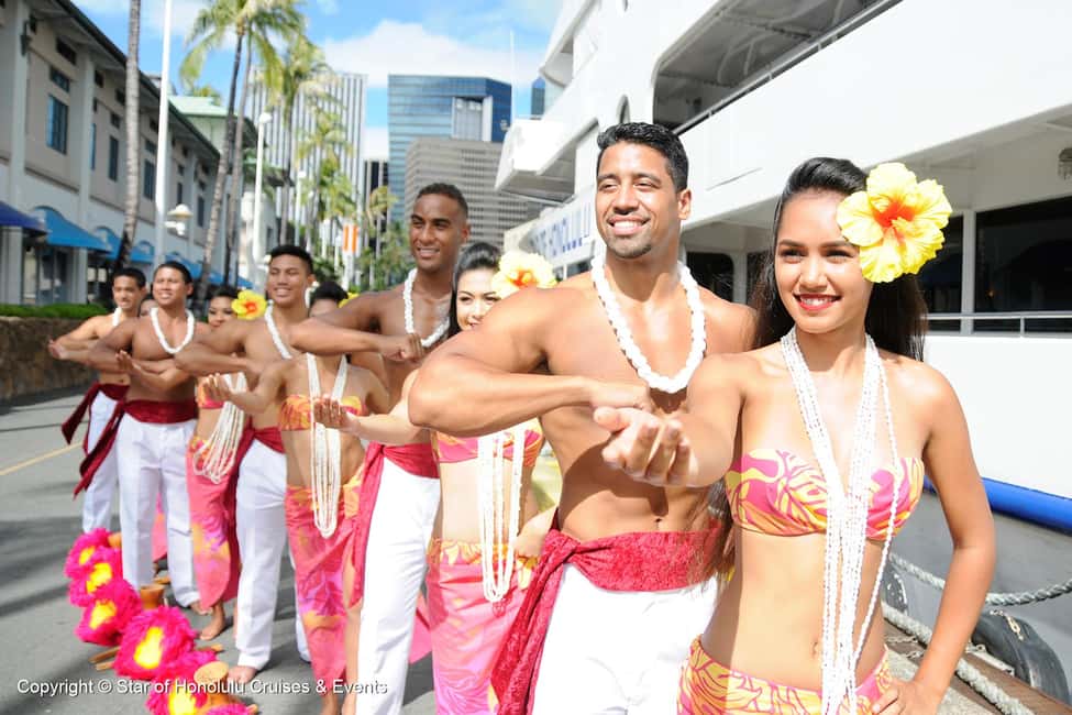 Honolulu: Pacific Star Sunset Buffet and Show - The Route: Ala Moana, Waikiki, and Diamond Head from Water Level