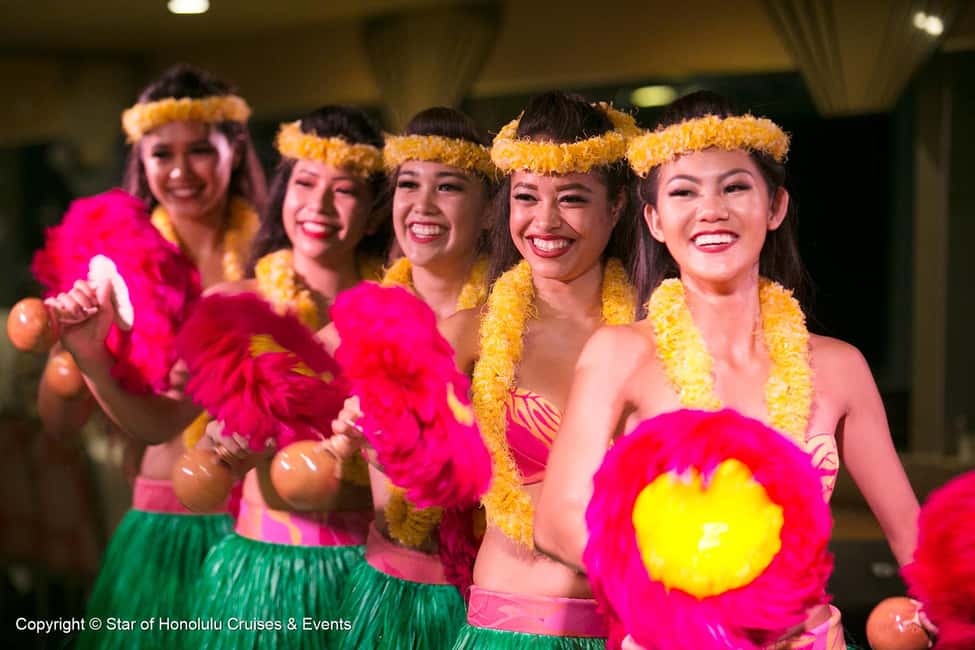Honolulu: Pacific Star Sunset Buffet and Show - Drinks and the Mai Tai Welcome: How the Night Gets Its Pace