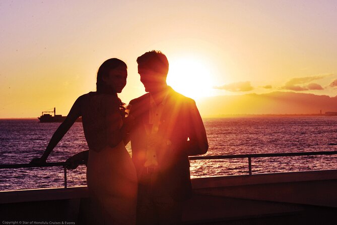 Honolulu: Pacific Star Sunset Dinner Cruise and Show - Friday Nights: extra sailing and onboard fireworks