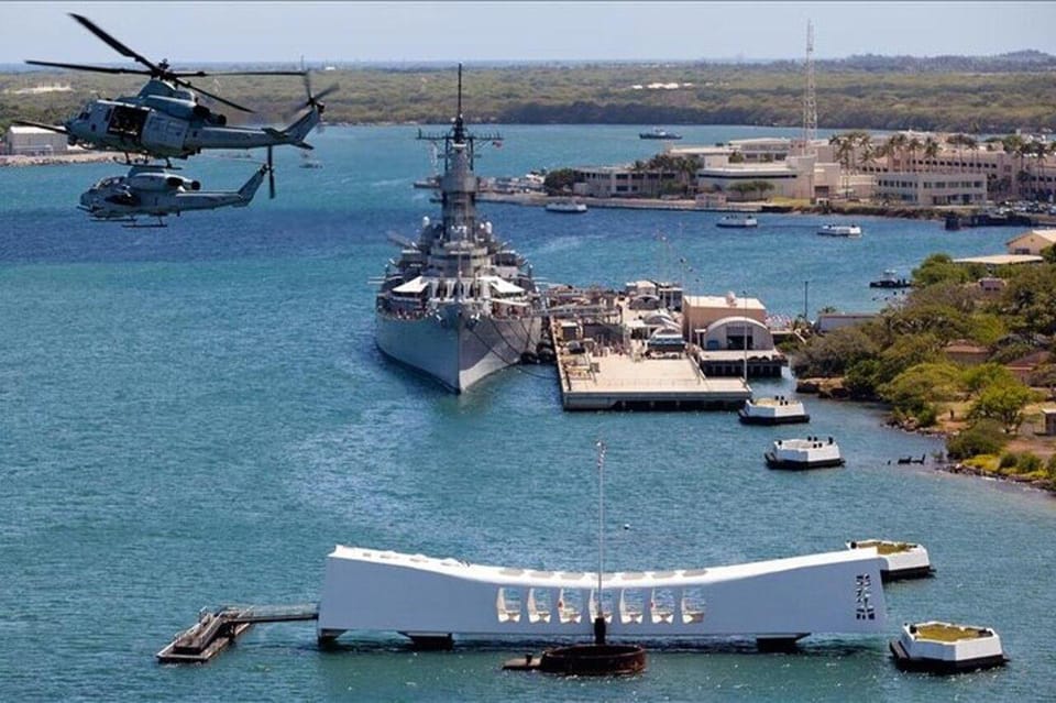 Honolulu: Pearl Harbor, USS Arizona and Battleship Missouri - Pearl Harbor Visitor Center: exhibits that set the tone