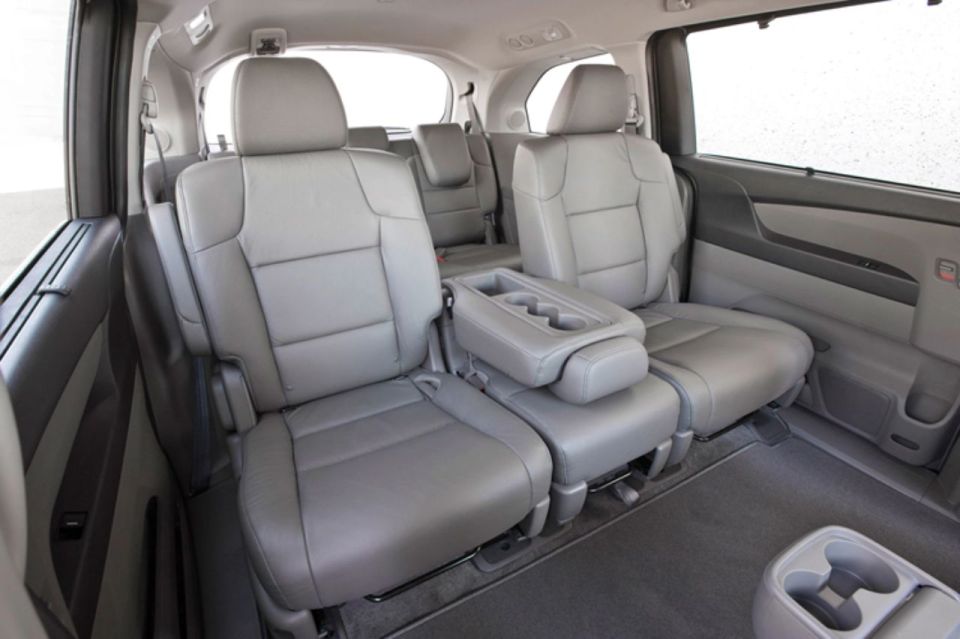 Honolulu: Private Airport Transfer with Arrival Lei Greeting - From Text Message to Sign in Hand: Getting Met Fast