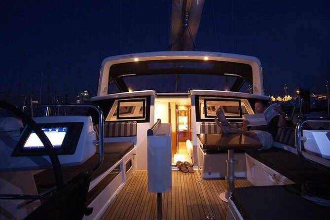 Luxury Diamond Head Sunset Sail - 5:00 pm departure from Ala Moana Pier A: the timing game