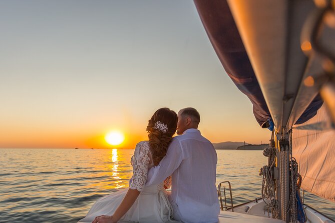 Luxury Diamond Head Sunset Sail - Wildlife in season: dolphins, sea turtles, and whale sightings