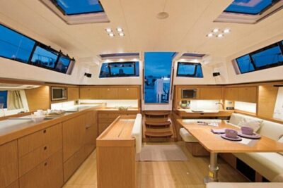 Luxury Diamond Head Sunset Sail - From Waikiki to Diamond Head: what the cruise feels like