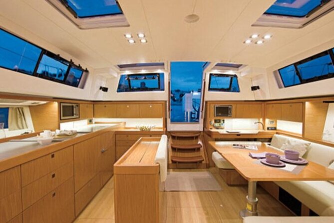 Luxury Diamond Head Sunset Sail - From Waikiki to Diamond Head: what the cruise feels like
