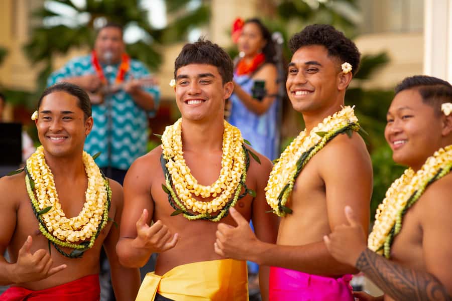 Oʻahu: Nā Lei Aloha Lūʻau & Dinner or Cocktail Show Option - Key things to know before you go