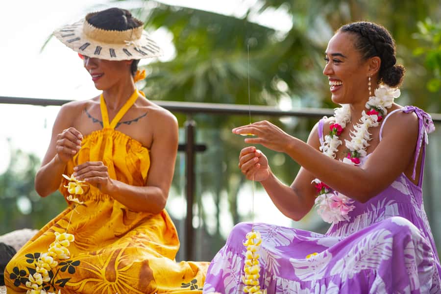 Oʻahu: Nā Lei Aloha Lūʻau & Dinner or Cocktail Show Option - Hyatt Regency Waikīkī: where sunset meets the stage