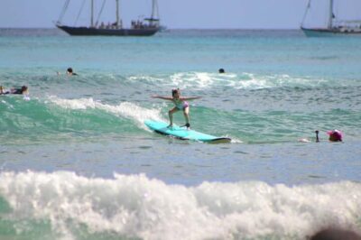 Oahu: 1-on-1 Surfing Lesson in Waikiki - Meeting point at the ocean: finding the triangular beach