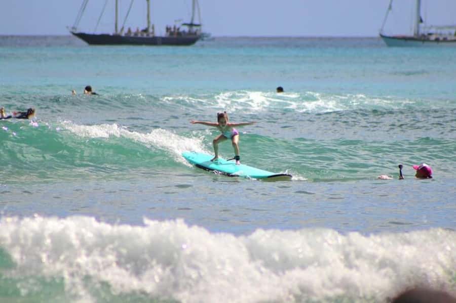 Oahu: 1-on-1 Surfing Lesson in Waikiki - Meeting point at the ocean: finding the triangular beach