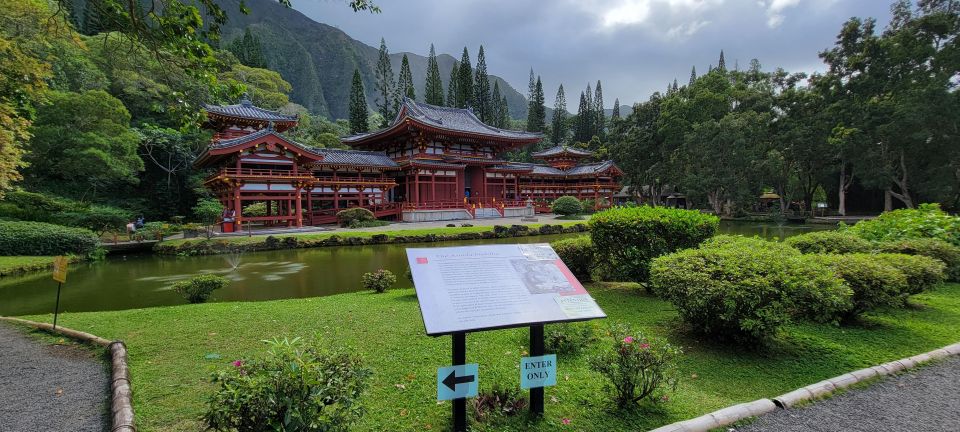 Oahu: 5 Hour Exclusive Car & Driver - ETOHI - The route menu: daytime sightseeing or a luau dinner shift