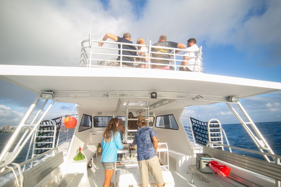 Oahu: BYOB or Cash Bar Waikiki Sunset Cruise - The route: Waikiki, Diamond Head, and Honolulu lights in one sweep