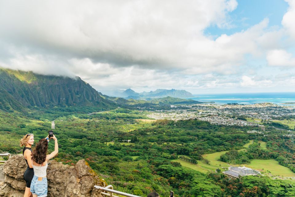 Oahu: Circle Island Tour with Lunch & Waimea Waterfall - Dole Plantation finish: the easy souvenir landing