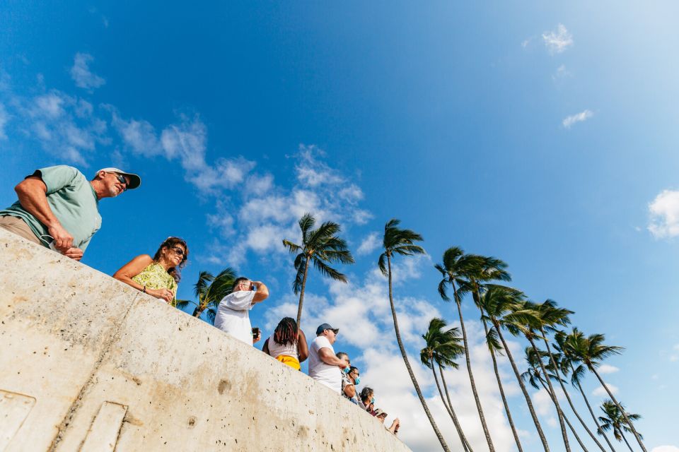 Oahu: Circle Island Tour with Lunch & Waimea Waterfall - Comfort that matters on a long island day