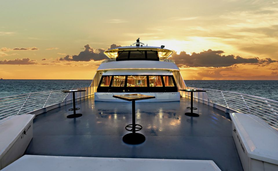 Oahu: Friday Night Fireworks Cocktail Cruise - The Cruise Itself: Three Decks, 360 Views, and AC When You Need It