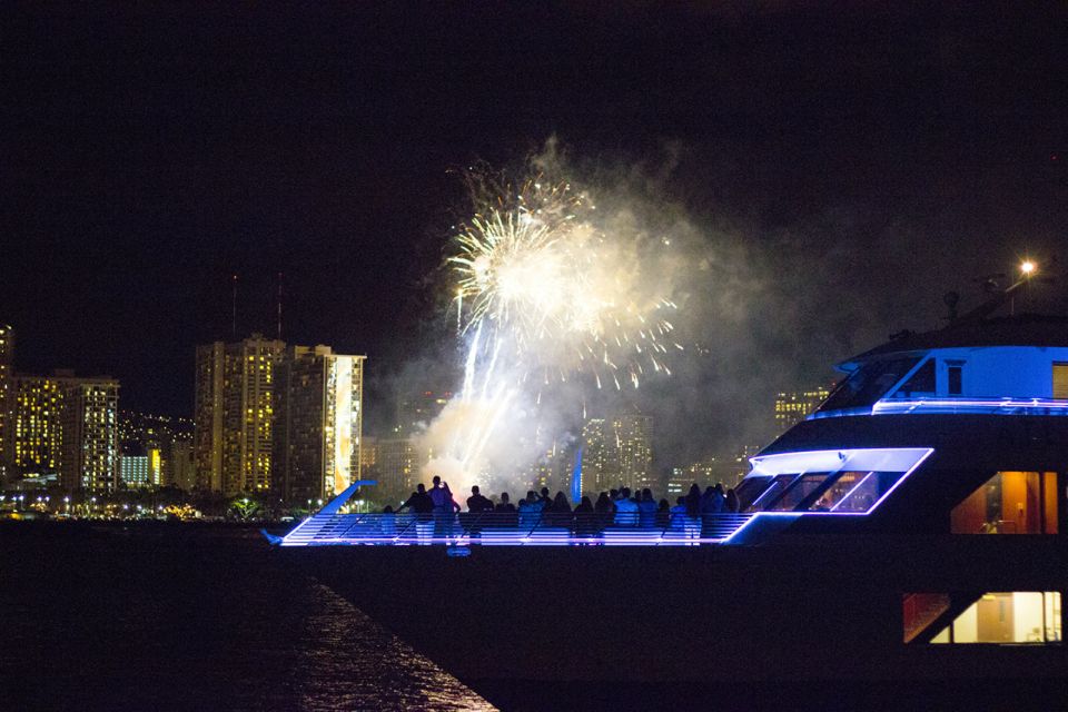 Oahu: Friday Night Fireworks Cocktail Cruise - Price Check: Is $85 Worth 90 Minutes?