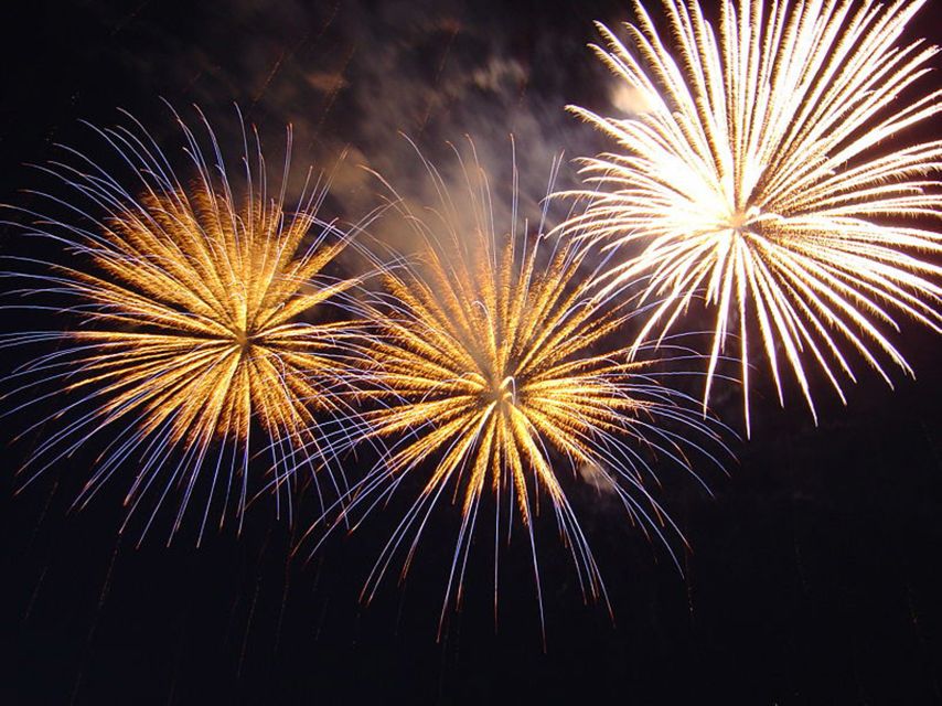 Oahu: Friday Night Fireworks Sail from Hilton Hawaiian Pier - Quick Hit Highlights