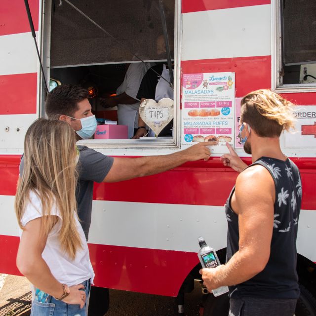 Oahu: Full-Day Guided Hawaiian Food and Photo Tour - Waiola Shave Ice Near Waikiki to Close the Day